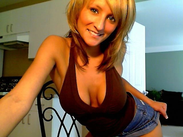 Beautiful woman of 31 years old on @city wants a lover for dirty games